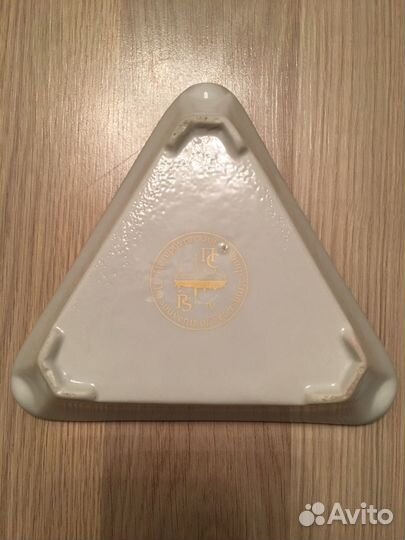 Треугольная пепельница Санкт-Петербург