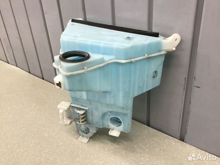 Бачок омывателя лобового стекла Toyota Land Cruise