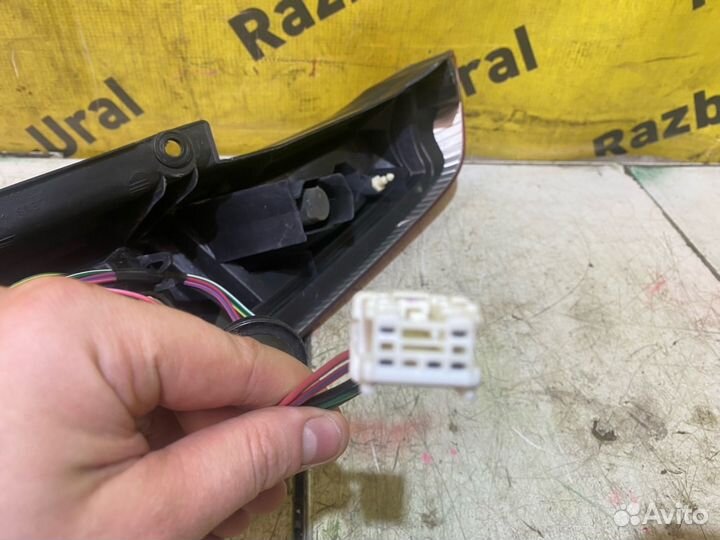 Фонарь задний левый Ниссан Икстрейл 1