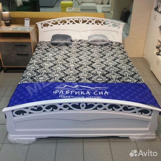 Кровать массив