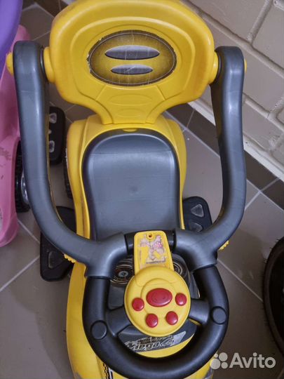 Детская машинка каталка с ручкой