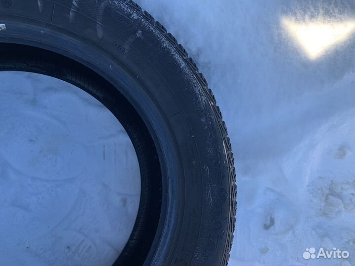 Goodyear UltraGrip Ice 215/60 R16