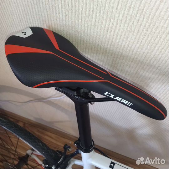 Шоссейный Cube Attain Pro road 60 см велосипед