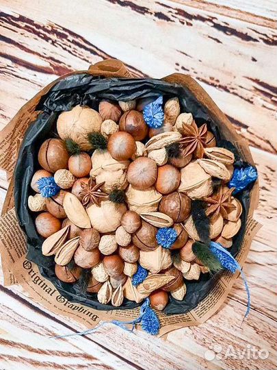 Вкусный съедобный букет из орехов и сухофруктов