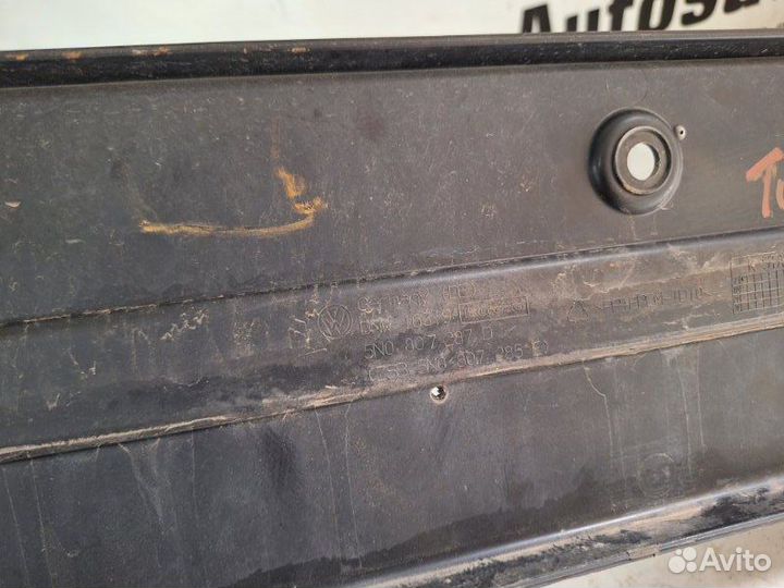 Рамка для номера передняя Volkswagen Tiguan 5N1