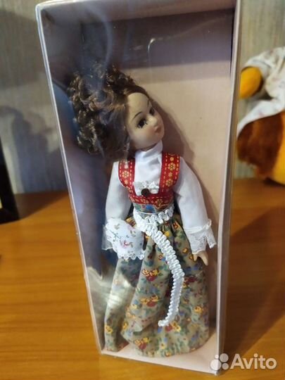 Кукла фарфоровая коллекционная
