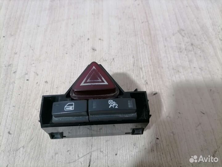 Кнопка аварийной сигнализации Opel Corsa D