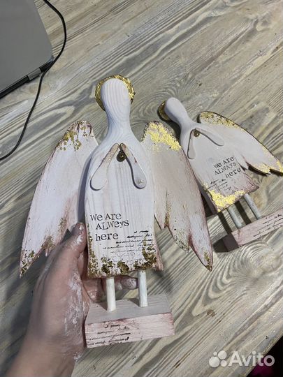 Ангел из дерева с художественной росписью