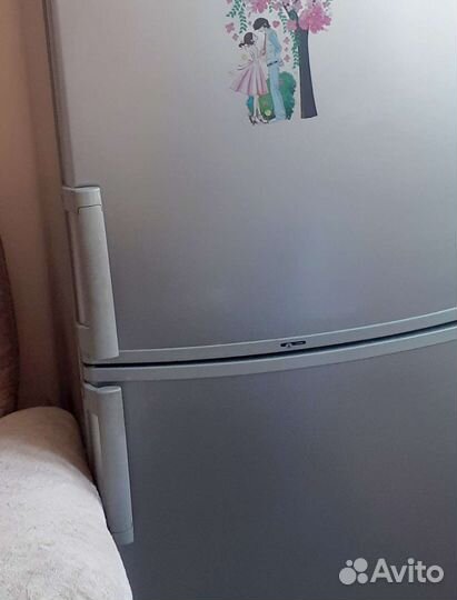 Холодильник бу Whirlpool