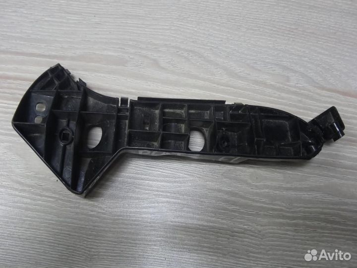 Крепление бампера Toyota Platz, NCP10, NCP13, NCP1