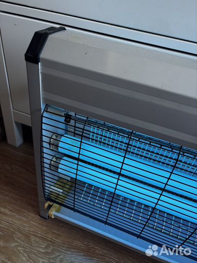 Электрический уничтожитель летающих насекомых