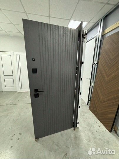 Дверь входная левая 860