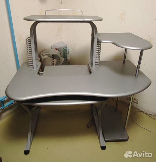 Эргономичный удобный стол