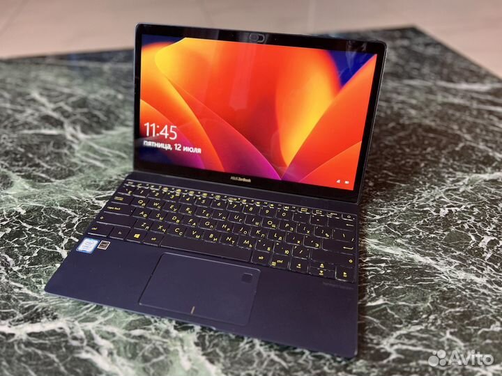 Asus ZenBook 3 UX390U