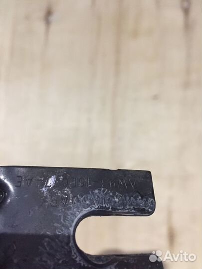 Кронштейн крыла левый Land Rover Sport 2 рест