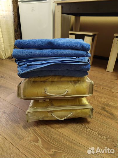 Полотенца и одеяло