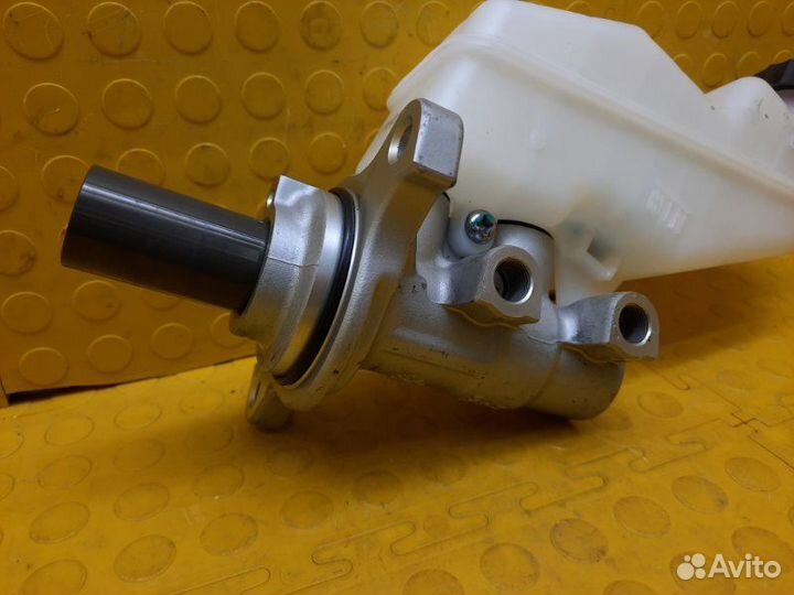 Б/У главный тормозной цилиндр В хорошем состоянии