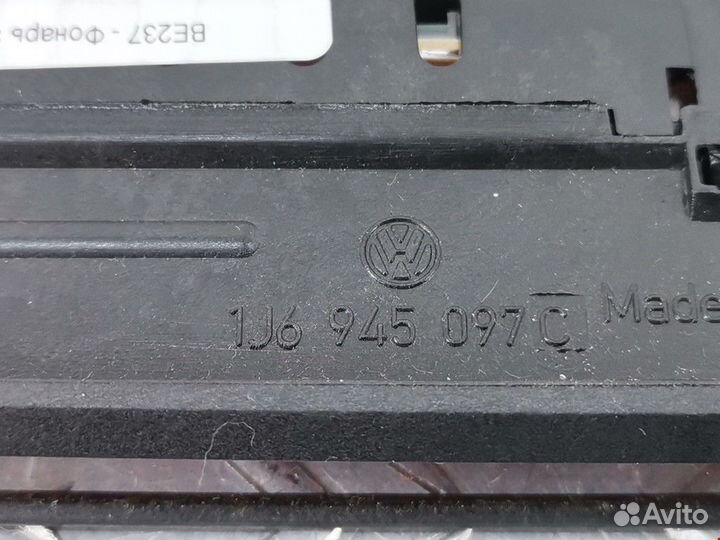 Стоп-сигнал Volkswagen Golf 4 2002 1J6945131C