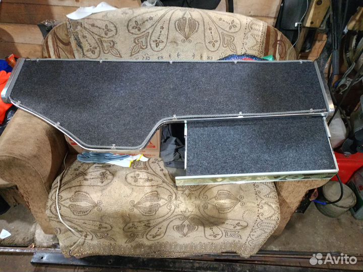 Полка на Вольво