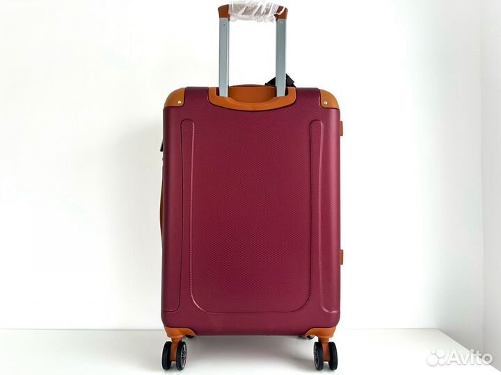 Чемодан AlezaR из Финляндии