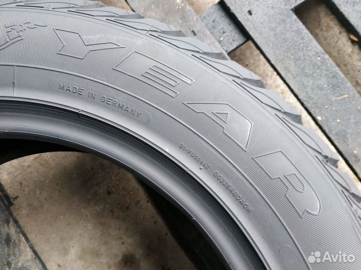 Goodyear UltraGrip Extreme 225/60 R17 99T