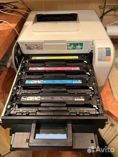 Продается цветной принтер HP LazerJet CP1215