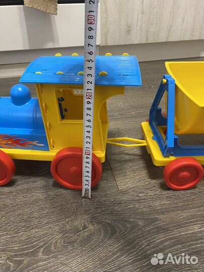 Паровоз игрушечный