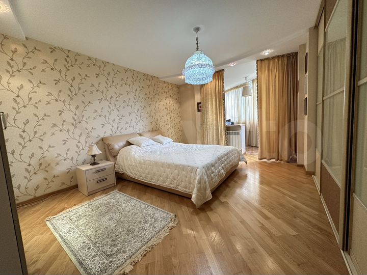 4-к. квартира, 130 м², 5/17 эт.