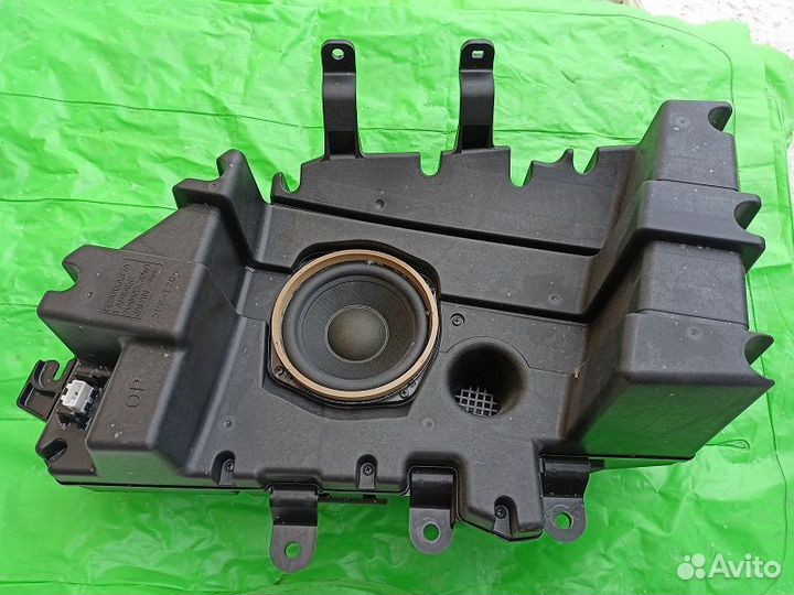 Сабвуфер задний на Subaru Tribeca WXF 2007-2013г