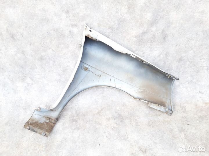 Крыло перед левое Рено Симбол 1 с дефектом