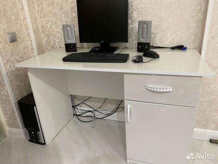 Компьютерный стол новый и компьютер б/у