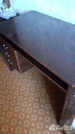 Письменный стол