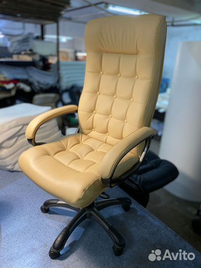 Офисное кресло