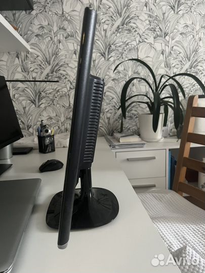 Монитор Viewsonic 21.5