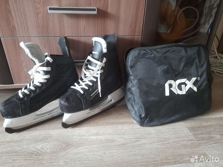 Коньки хоккейные