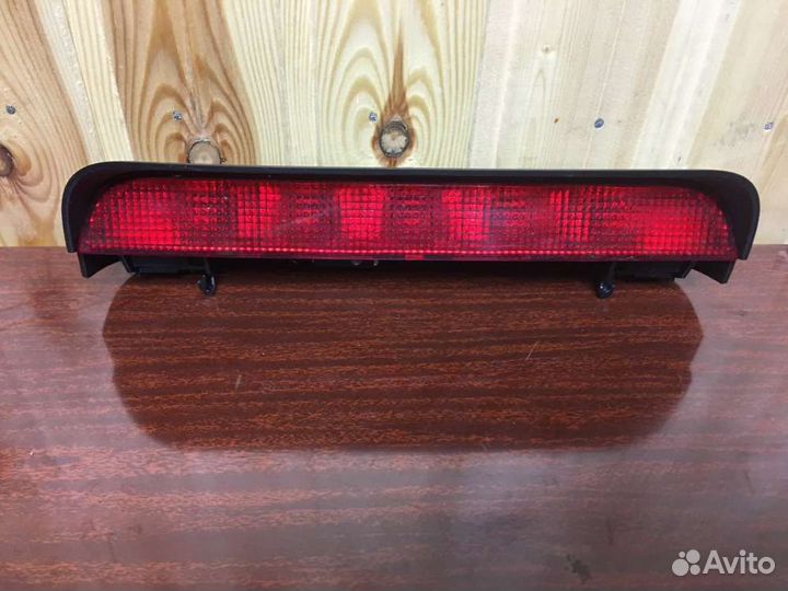 Фонарь центральный зад на Nissan X-Trail I (T30)