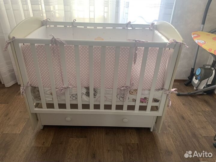 Детская кроватка
