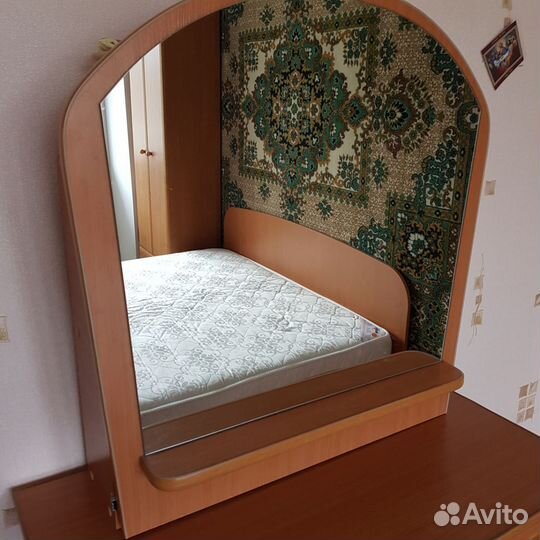 Трюмо с зеркалом бу