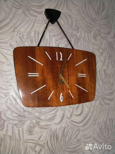 Настенные часы маяк