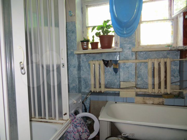 Комната 14 м² в 5-к., 1/3 эт.