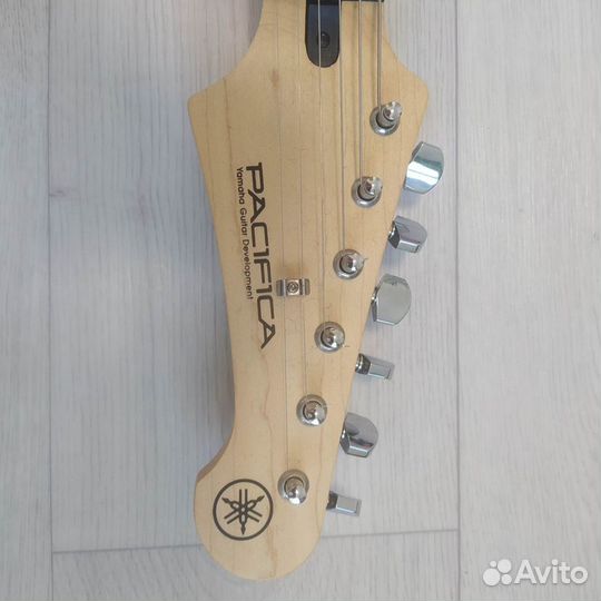 Электро гитара Yamaha Pacifica 012