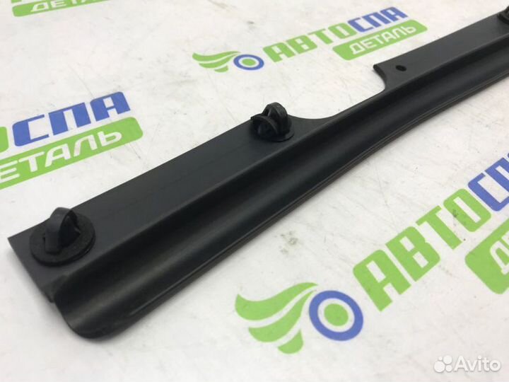 Уплотнитель крышки багажника задний Mazda Cx-30