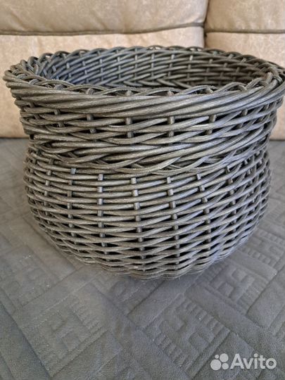 Кашпо из искусственного ротанга