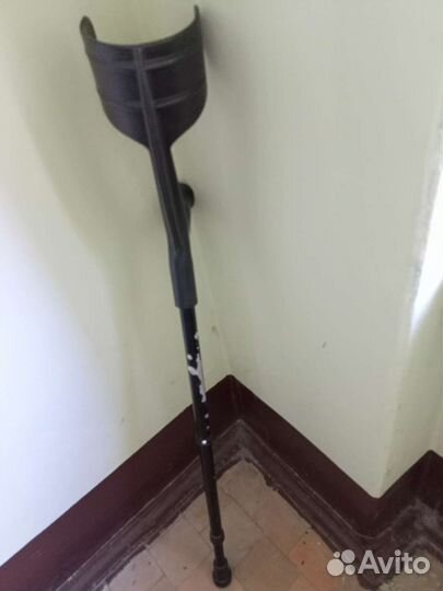 Костыль локтевой один (с выдвижным шипом для зимы)