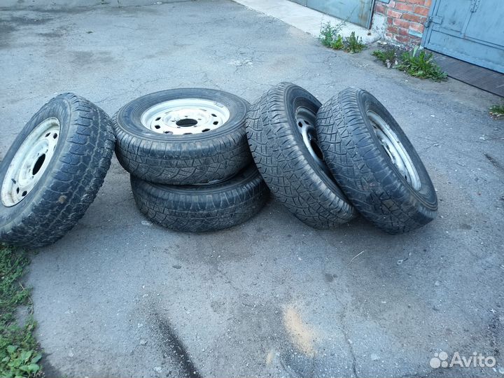 Michelin Latitude Cross 225/75 R16 104T