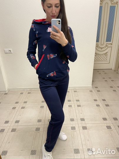 Костюм спортивный