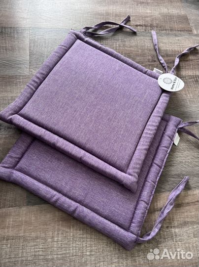 Скатерть и подушки для стульев 2 шт новое