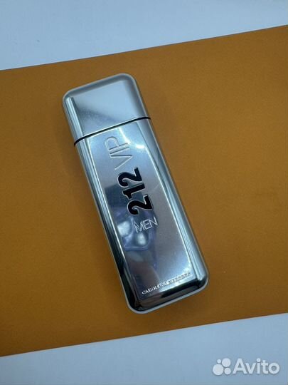 Carolina Herrera 212 VIP man 100мл/распив