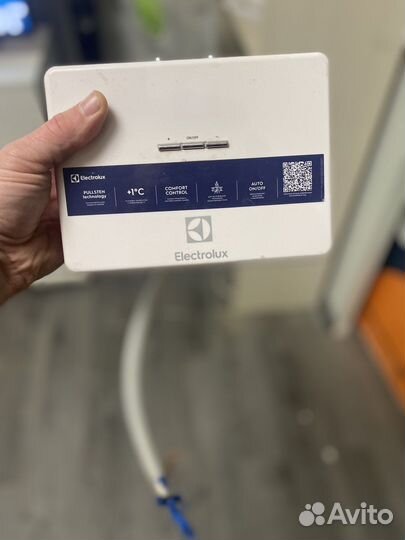 Нагреватель воды проточный Electrolux 5WT