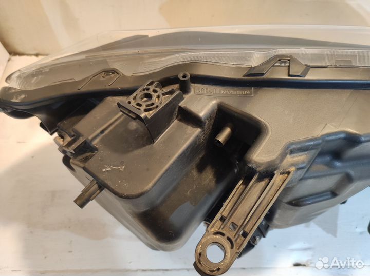 Nissan Х Trail T-32 фара Левая LED Оригинал